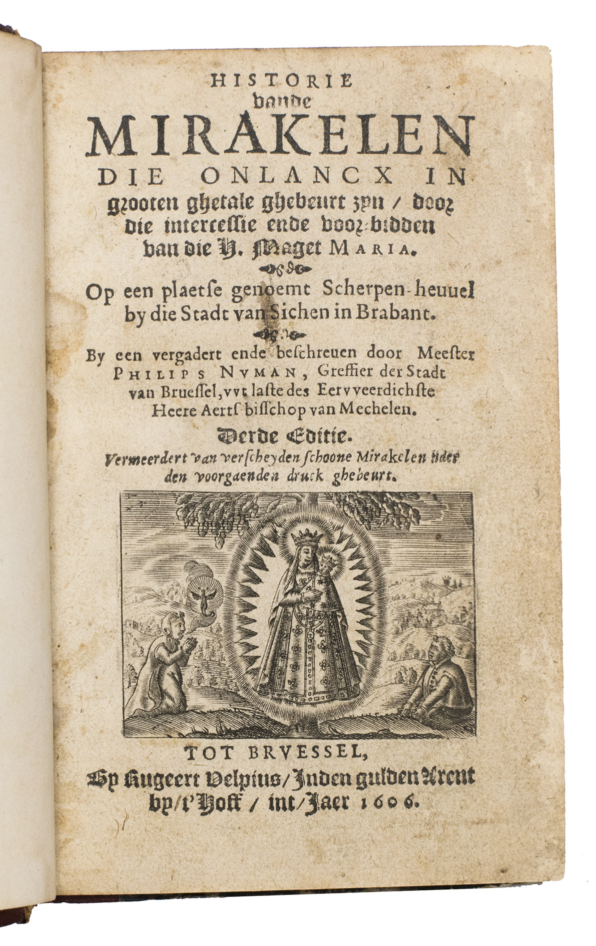 NUMAN, Philip. - Historie vande mirakelen die onlancx in grooten ghetale ghebeurt zyn, door die interesse ende voor-bidden van die H. Maget Maria. Op een plaetse genoemt Scherpen-heuvel by die stadt van Sichen in Brabant.Brussels, Rutgeert Velpius, 1606. With: (2) IDEM. Toe-voechsele van den mirakelen gheschiedt op Scherpen-heuvel, door het aenroepen van onse Lieve Vrouwe ...Brussels, Rutgeert Velpius, 1606.2 works in 1 volume. 8vo. With an engraved vignette of the Holy Virgin on the title-pages of ad 1 and ad 2, woodcut decorated initials (at least 2 series) and head-pieces. 19th-century gold-tooled half red leather and marbled paper sides, with the title lettered in gold on the spine.
