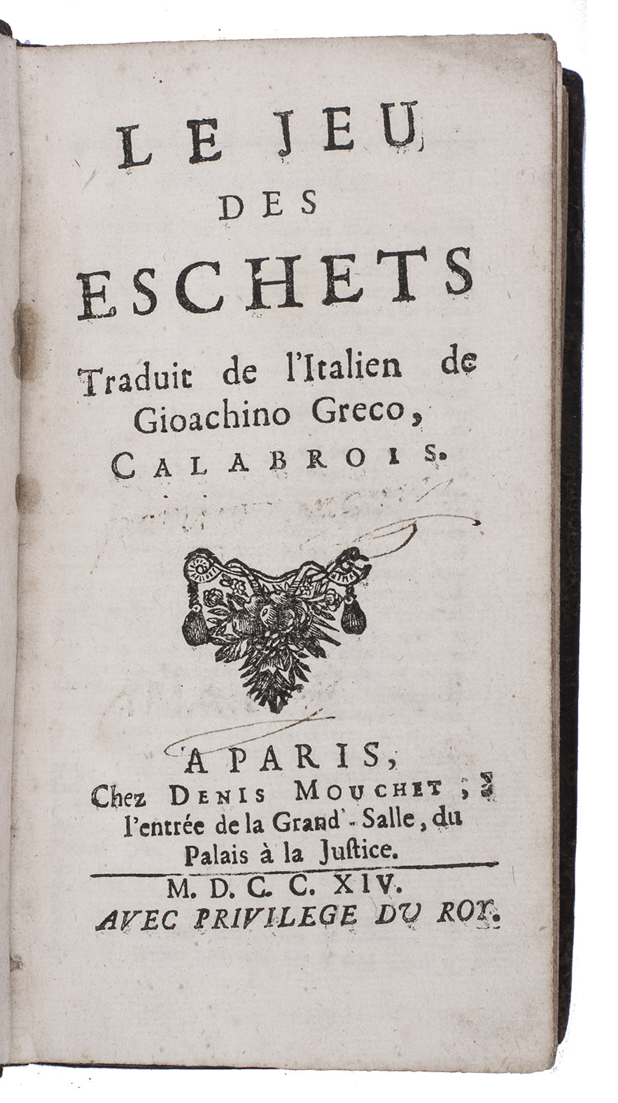 GRECO, Giocchino. - Le jeu des eschets. Traduit de l'Italien.Paris, Denis Mouchet, 1714. 12mo. With a woodcut decoration on title-page and a woodcut headpiece in text. Contemporary mottled calf, richly gold-tooled spine.