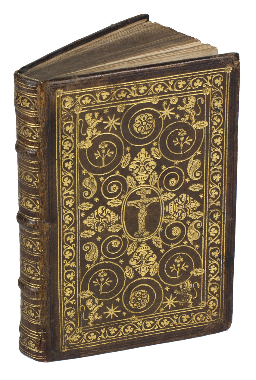 [PRAYER BOOK]. - Piae precationes ad missas devote celebrandas, et sacrosanctam eucharistiam sumendam. Cum variis orationibus ex bonis & probatis authoribus collectis. Rome, Aloysius Zannettus, 1604. 8vo. With woodcut title-page and some ornamented woodcut initials in the text. Contemporary richly gold-tooled brown morocco, with gauffered edges; both sided with 2 pairs of fillets along the edges with little flowers at the corners and a floral border in between; a pattern of loose gilt stamps of flowers in a spiral line, vases with flowers, lions, stars and so-called 