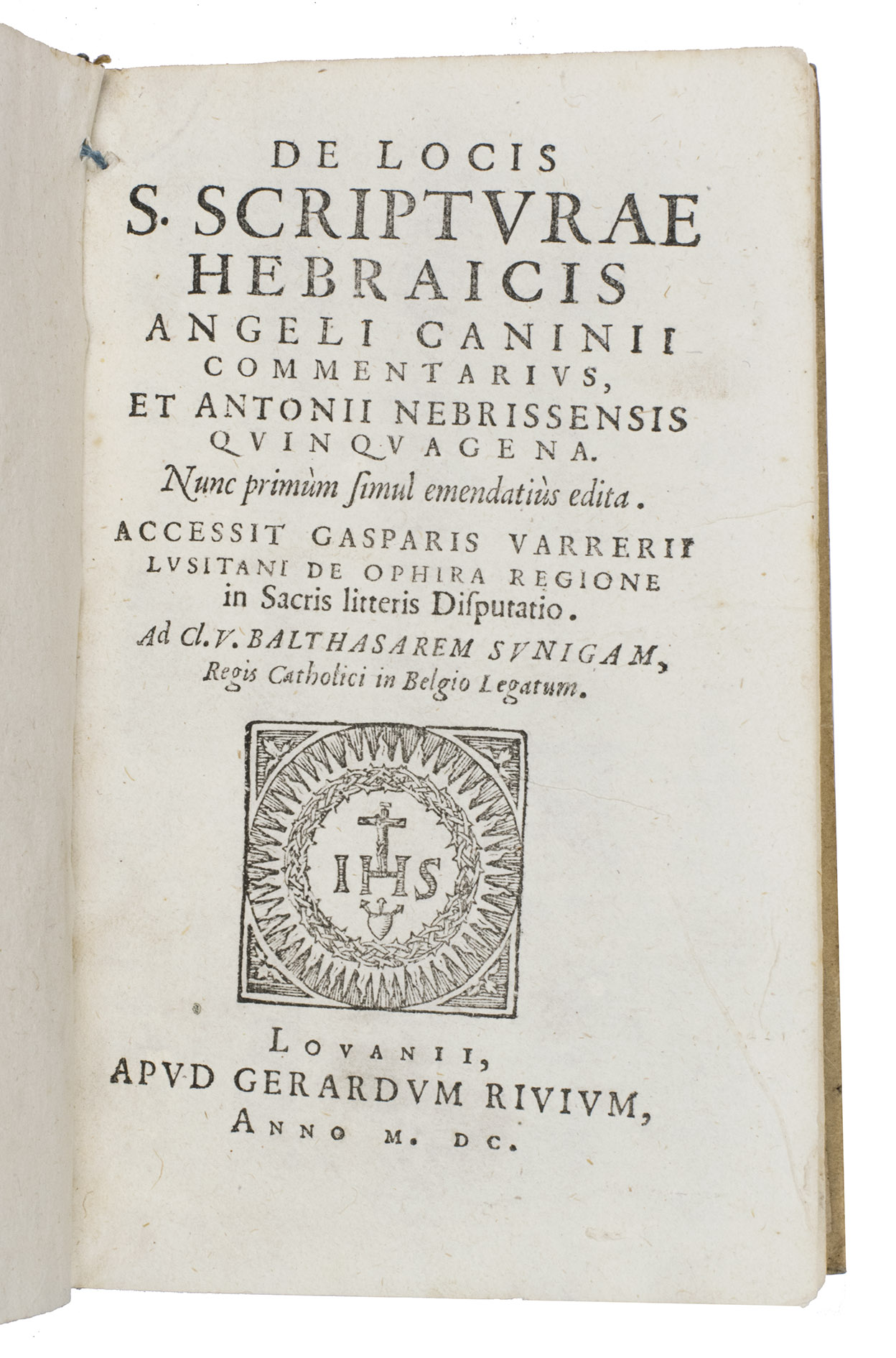 CANINI, Angelo; Antonio de NEBRIJA and Gaspar BARREIROS (or Caspar VARRERIUS). - De locis s. scripturae Hebraicis Angeli Caninii commentarius et Antonii Nebrissensis quinquagena. Nunc primm simul emendatis edita. Accessit Gasparis Varrerii lusitani De ophira regione in sacris litteris disputatio.Louvain, Gerardus Rivius, 1600. 8vo. With a woodcut 