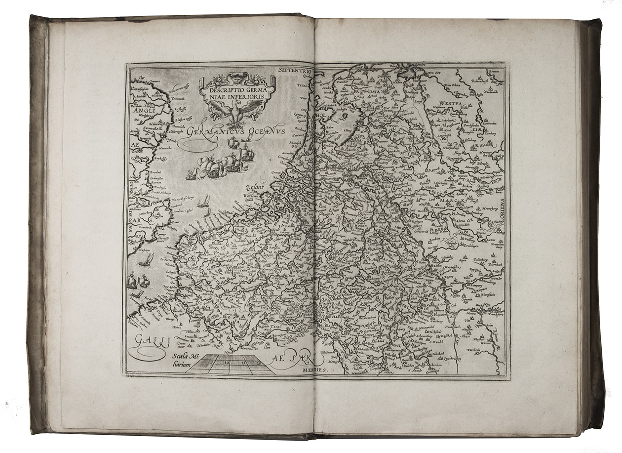 METEREN, Emanuel van. - Historia Belgica nostri potissimum temporis Belgii sub quatuor Burgundis & totidem Austriacis principibus coniunctionem & gubernationem breviter. Turbas autem, bella et mutationes tempore regis Philippi, Carli V. Caesaris filii, ad annum usque 1598. plenius complectens, conscripta. [Cologne, A. Mylius, 1598]. Folio. With letterpress title-page in engraved border with scenes of trade and war (Verduyn, pl. XIV), additional engraved medallion portrait of the author mounted on blank back of title-page, by Hendrik Hondius the Elder, double-page engraved map of the Netherlands, by Frans Hogenberg and 22 engraved portraits on 19 plates. Contemporary vellum.