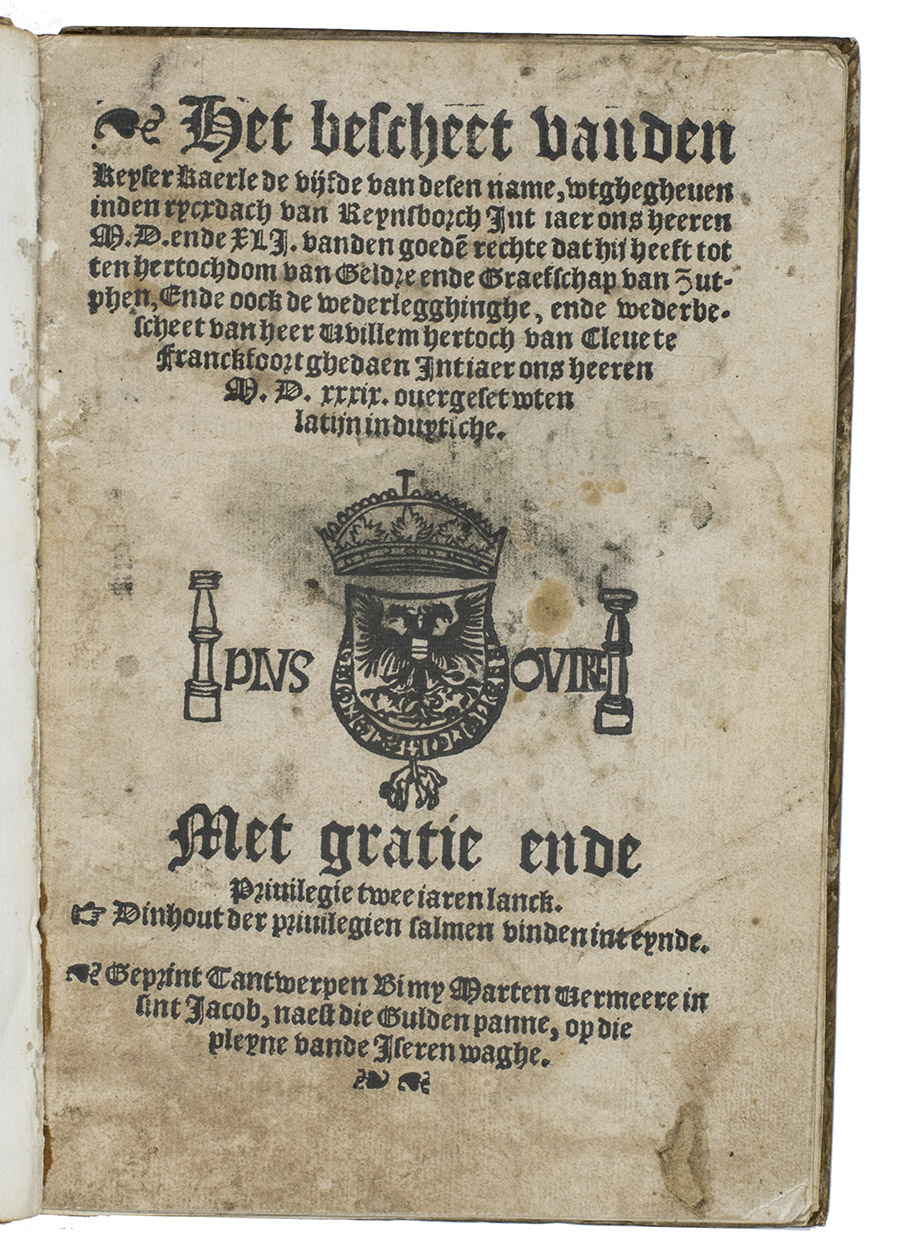 [GELDERLAND]. - Het bescheet vanden Keyser Kaerle de vijfde van desen name, uutgegheven inden Rycxdach van Reynsborch Int iaer ons heeren M.D. ende XLI. vanden goeden rechte dat hij heeft tot ten hertochdom van Geldre ende Graefschap van Zutphen, Ende oock de wederlegghinghe, ende wederbescheet van heer Willem hertoch van Cleve te Franckfoort ghedaen Int iaer ons heeren M.D. XXXIX overgeset uiten latijn in duytsche.Antwerp, Marten Vermeere, [1541]. 4to. With the woodcut coat of arms of Charles V on title-page. 19th-century half calf, brown decorated paper sides.