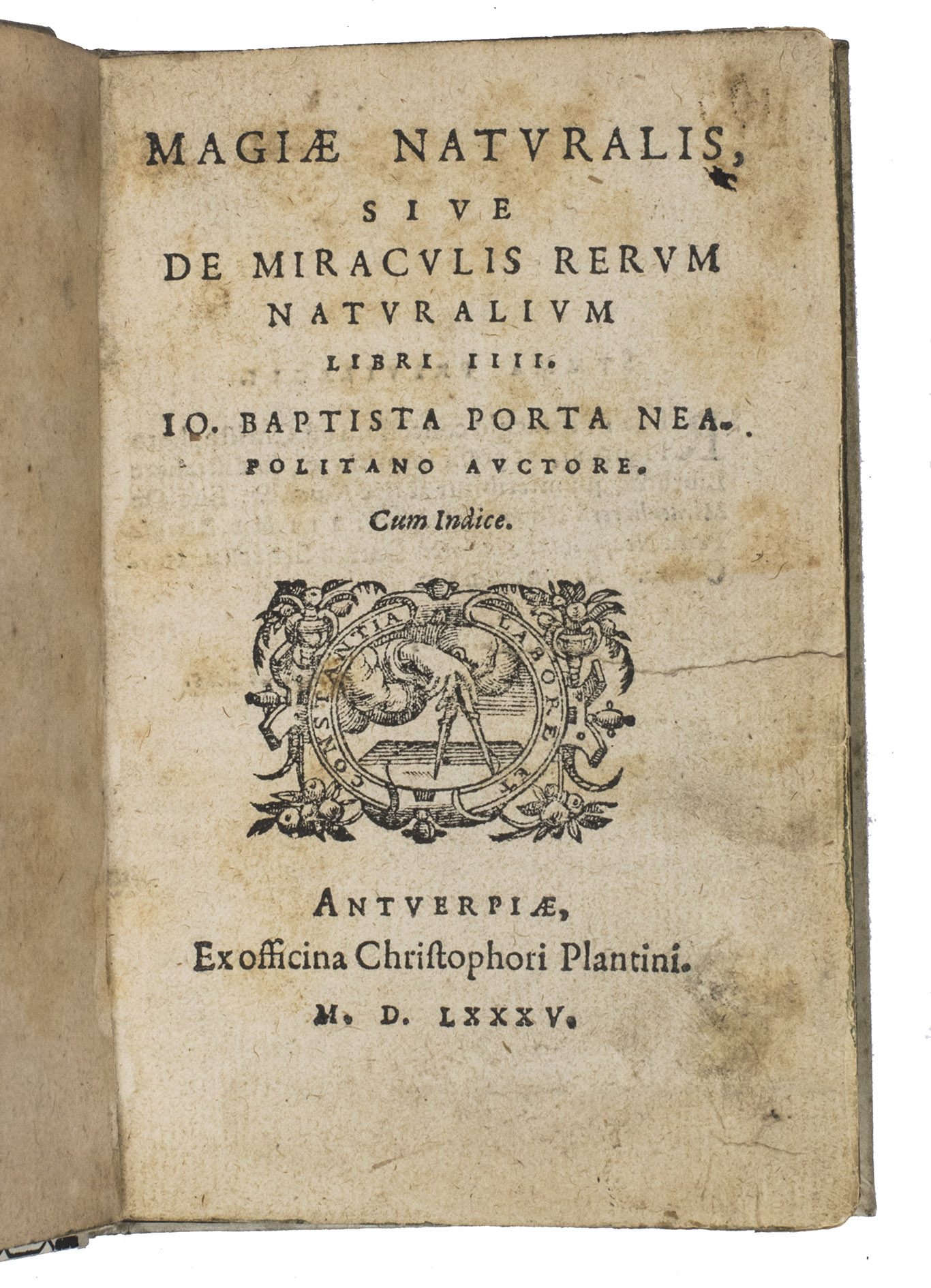 PORTA, Giambattista della. - Magiae naturalis, sive de miraculis rerum naturalium libri IIII. Cum indice.Antwerp, Christopher Plantin, 1585. 12mo. With Plantin's woodcut printer's device on the title page, and 9 decorated woodcut initials. Slightly later vellum, dark blue edges.