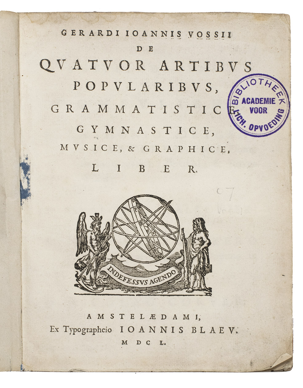 VOSSIUS, Gerardus Joannes. - De quatuor artibus popularibus, grammatistice, gymnastice, musice, & graphice, liber.Amsterdam, Johannes Blaeu, 1650. Small 4to. With Blaeus woodcut device on the title-page, 3 woodcut decorated initials. Later blue paper wrappers, title label pasted on spine.