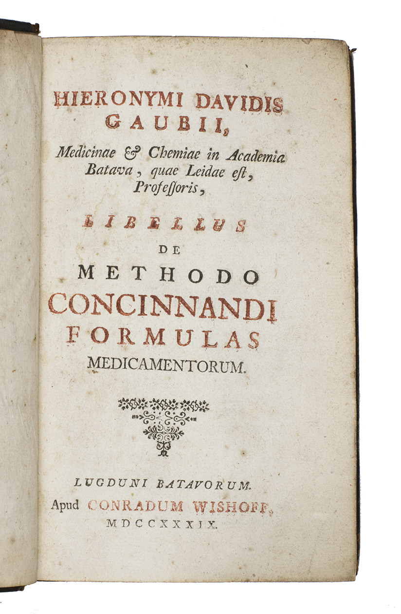 GAUBIUS, Hieronymus David. - Libellus de methodo concinnandi formulas medicamentorum.Leiden, Conrad Wishoff, 1739. 8vo. Title-page in red and black, woodcut title-vignette, woodcut initials. Contemporary calf.