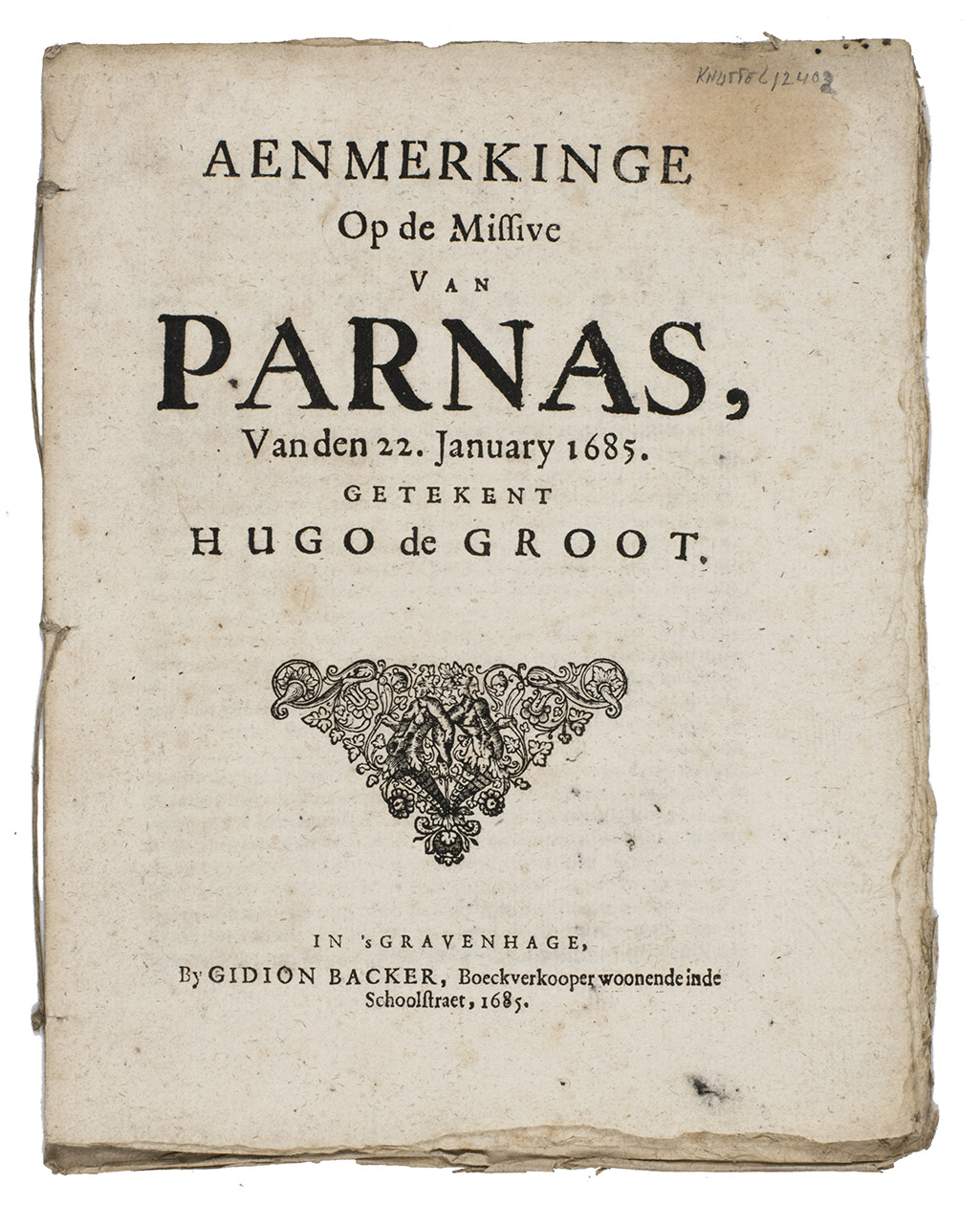 [DORDRECHT]. - Aenmerkinge op de Missive van Parnas, vanden 22. January 1685. Getekent Hugo de Groot.The Hague, Gidion Backer, 1685. 4to. With a woodcut title vignette and a woodcut intial. Disbound.