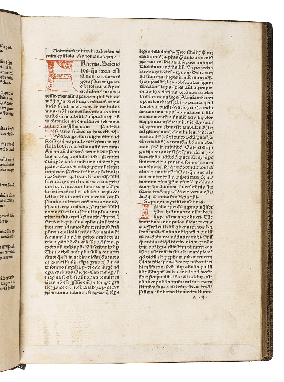 [HEROLT, Johannes], edited by Guillermus PARISIENSIS. - Postilla super Epistolas et Evangelia.[Cologne, Ulrich Zell, 1483/87]. Small folio. Printed in 2 columns, each with 49 lines to the page. Set in a late example of a hybrid form type, with lombardic initials in red gouache. Rubricated on c4v-d2r. Mid- or late-18th-century gold-tooled French(?) red goatskin morocco, the spine with a dark green gold-tooled morocco label in the 2nd of 6 compartments, gold fillets on the board edges, gold-tooled turn-ins, gilt edges, French marbled endpapers. With the first page (the only preliminary page) in facsimile, but further complete.