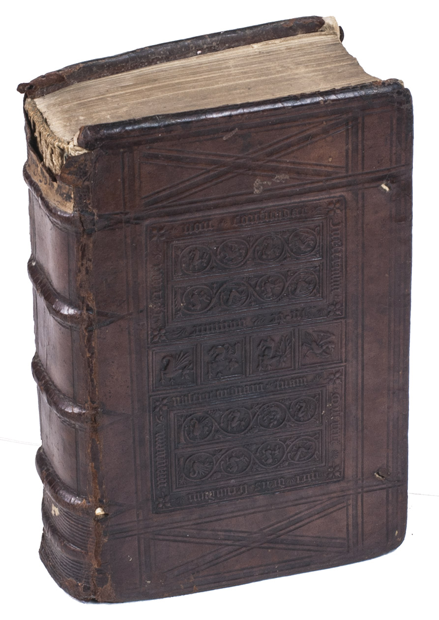 CHRYSOSTOM, John. - In sanctum Jesu Christi evangelium secundum Matthaeum commentarii, diligenter ab Arrianorum faecibus purgati, & in lucem in sacrae paginae tyronum gratiam modo recens sub minoriforma aediti.Antwerp, Joannes Steelsius, 1542. With: CHRYSOSTOM, John. Passio Domini Nostri Iesu Christi secundum Matthaeum in decem Homilias divisa. Antwerp, Joannes Steelsius, 1542.2 works in 1 volume. 8vo. Ad 1: with two woodcut initials at the beginning of the introduction and the prologue, of 2 different series, and a large woodcut printer's device on the last page, showing a staff, surrounded by doves and the text 'steelsius', stuck in a plaquette that says 'concordia, res parue crescunt'. Ad 2: with a woodcut initial on the first leaf. Contemporary Flemish blind-tooled, panel-stamped calf, with a tripartite panel on both sides and remnants of ties.
