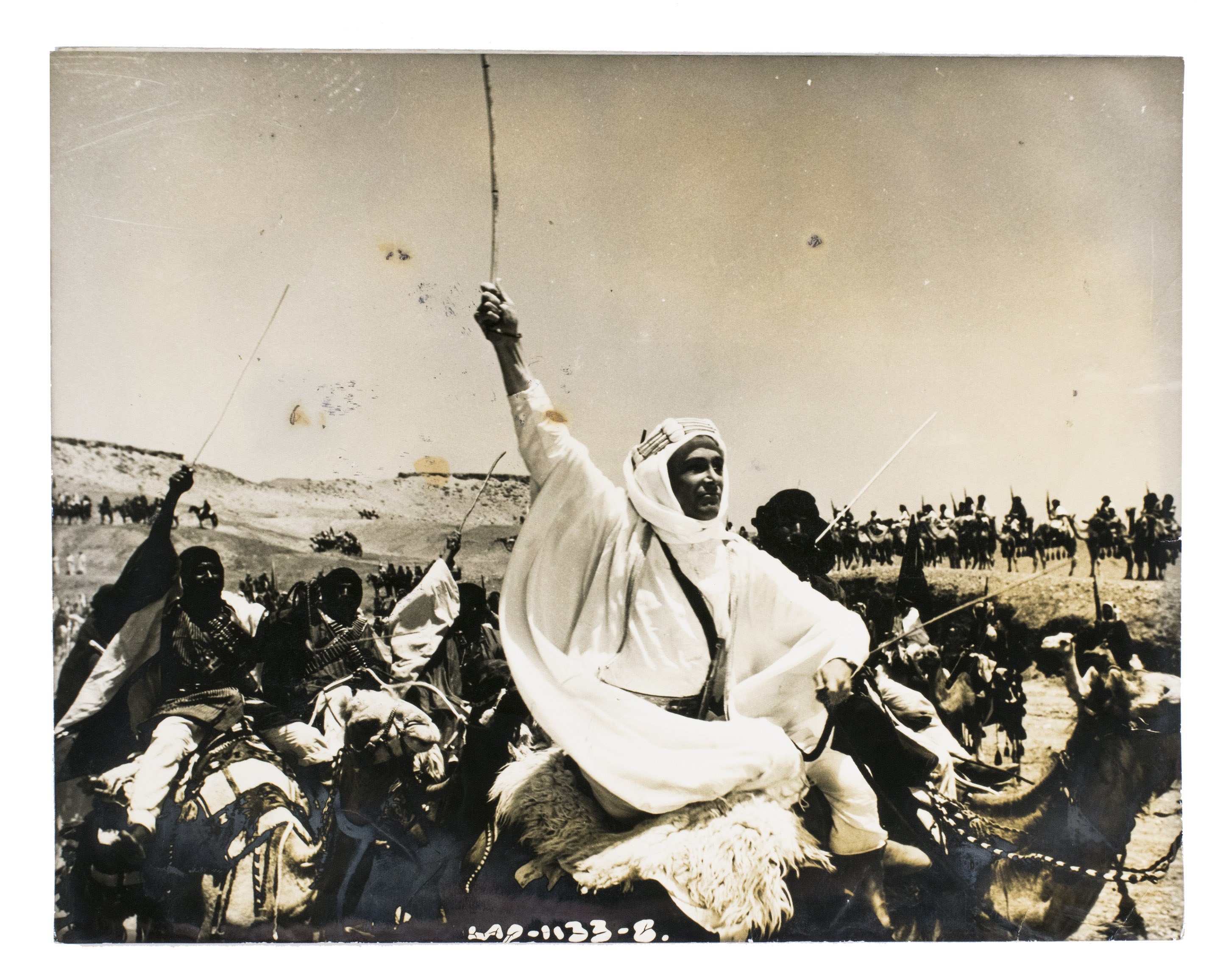 [PHOTOGRAPHY - LAWRENCE OF ARABIA]. - [Lawrence of Arabia].[Ca. 1962]. One glossy photograph (ca. 20 x 26 cm). Housed in a clear plastic sleeve.