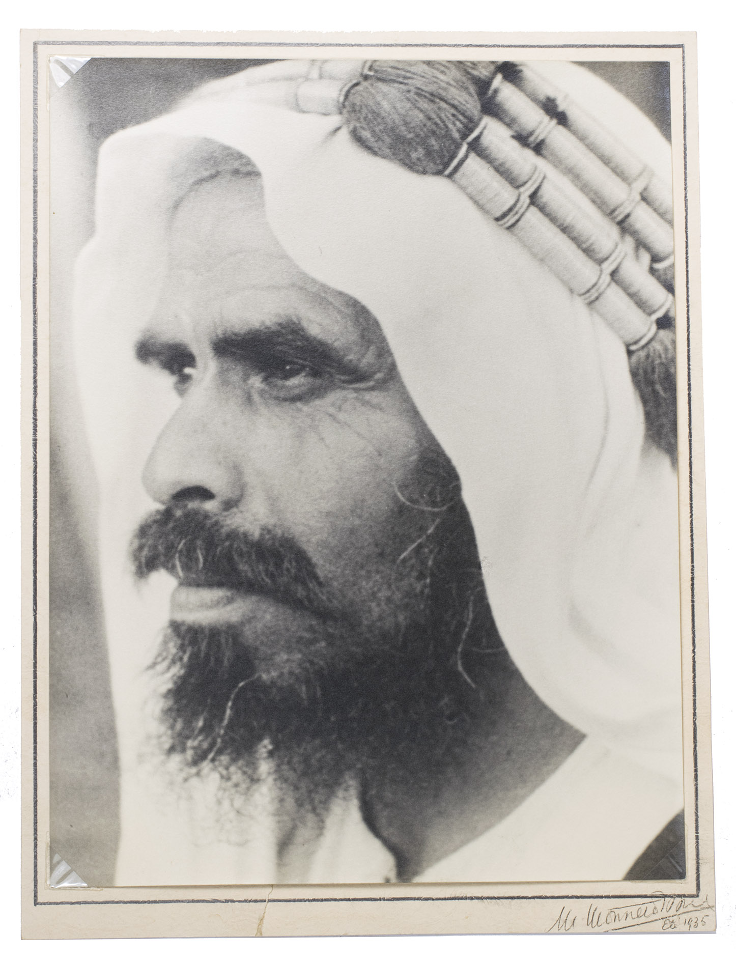 [PHOTOGRAPHY - PORTRAIT]. - [Arabic Bedouin].[1935]. One photographic print (ca. 30.5 x 23.5 cm), signed and dated. Mounted on beige cardboard (ca. 33.5 x 25.5 cm), with a gold-coloured border around the photograph. Housed in a clear plastic folder.