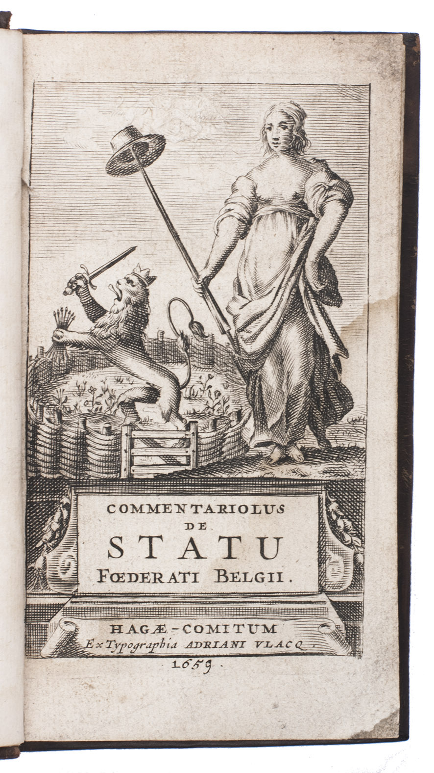 [BOXHORN, Marcus Zuerius]. - Commentariolus de statu confoederatarum provinciarum Belgii. Editio sexta auctior & emendatior. Accessit de eadem materia Pauli Merulae Diatriba. Nec non Decretum Ordd. Holl. & West-Frisiae, De antiquo iure Reip. Batavicae.The Hague, Adriaan Vlacq for Johannes Vlacq, 1668. 12mo. Contemporary calf, gold-tooled spine, boards and board edges, gilt edges.