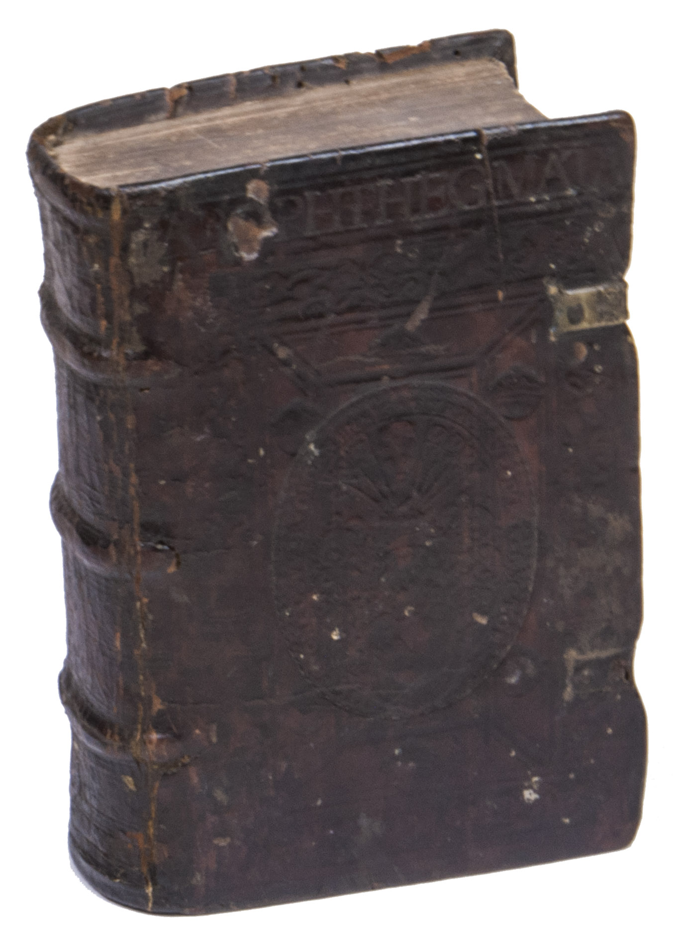 ERASMUS, Desiderius. - Apophthegmatum libri octo cum primis frugiferi, denu vigilanter ab ipos recogniti autore, non sine lucro novae accessionis.Cologne, Johann Gymnich I, 1538. 8vo (16 x 11 x 4.5 cm). With Gymnich's woodcut device, 9 woodcut initials (2 series) plus 1 repeat, and a vine-leaf ornament. Set in an Aldine-style italic with incidental roman and Greek. Near contemporary blind-tooled calf (the owner's stamp ca. 1564?, added later than the rest of the tooling) over wooden boards, each board in a panel design, the front board with the large oval armorial panel-stamp (72 x 55 mm) of Simon Cluver of Gedansk (ca. 1540-1598); the back board with 2 rolls showing Christian imagery. With 1 of 2 brass catchplates but further with only remnants of the fastenings.