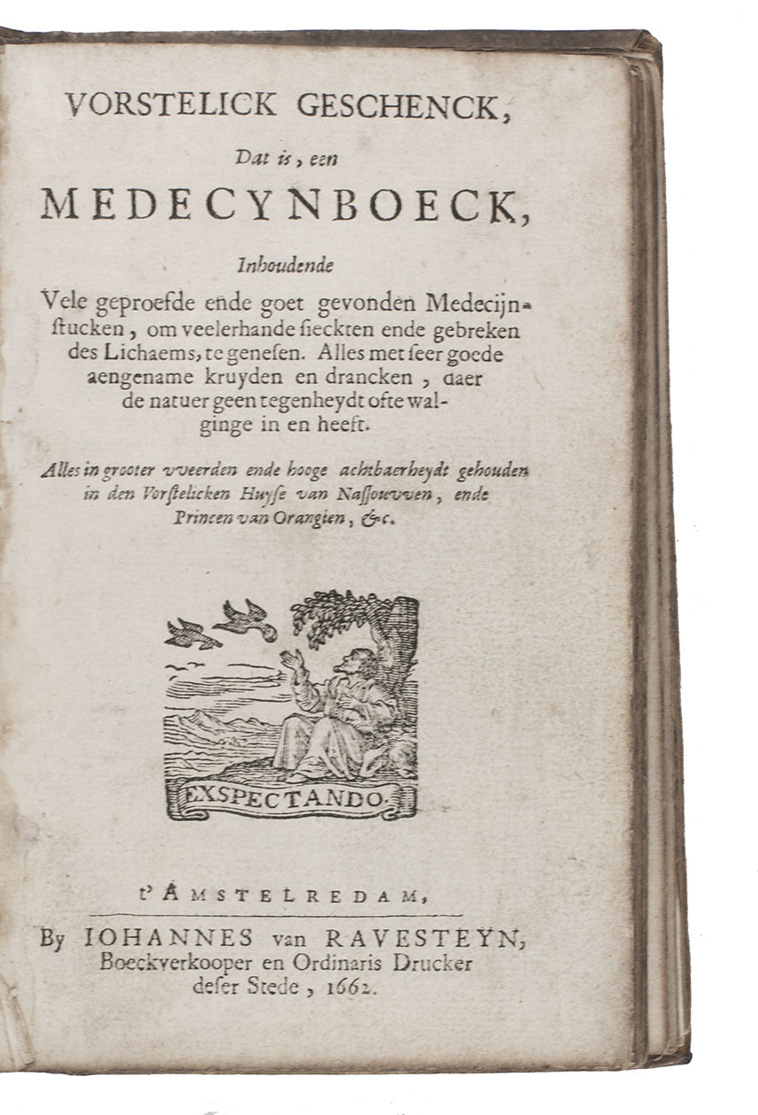 [BONTIUS, Reinier? and others]. - Vorstelick geschenk, dat is, een medecynboeck, inhoudende vele geproefde ende goet gevonden medecijnstucken, ...Amsterdam, Johannes van Ravesteyn, 1662. 8vo. With Van Ravesteyns woodcut device on the title-page and 1 woodcut decorated initial. Set in textura types with incidental roman and italic. Contemporary(?) vellum, manuscript title on spine.
