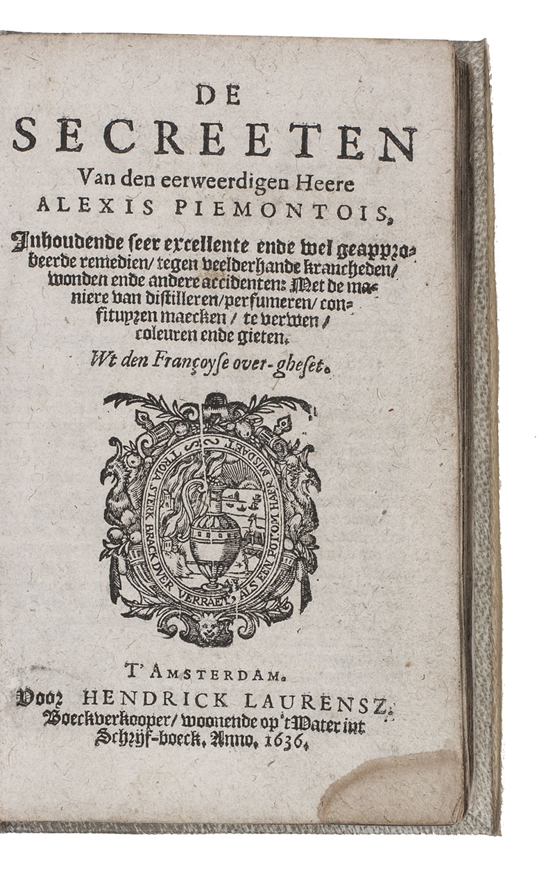 PIEDMONT, Alexis of (Girolamo RUSCELLI). - De secreeten ... inhoudende seer excellente ende wel geapprobeerde remedien, tegen veelderhande krancheden, wonden ende andere accidenten: met de maniere van distilleren, perfumeren, confituyren maecken, te verwen, coloeuren ende gieten.Amsterdam, Hendrick Laurensz., 1636. 2 parts in 1 volume. 8vo. Modern sheepskin.