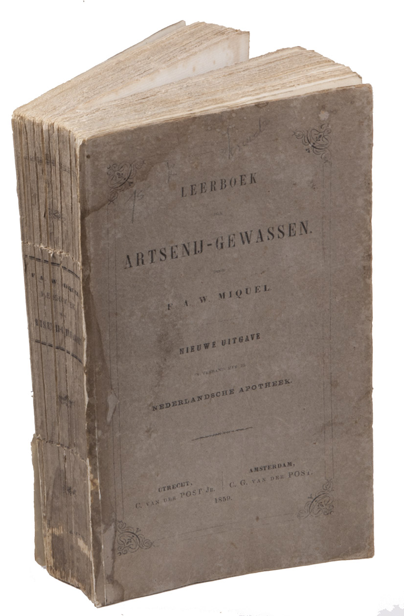 MIQUEL, Friedrich Anton Wilhelm. - Leerboek der artsenij-gewassen. Nieuwe uitgave, in verband met de Nederlandsche apotheek.Utrecht, Amsterdam, C. van der Post, 1859. 8vo. Original publishers boards covered with grey paper with printed title in ornamental border and shortened title on spine.