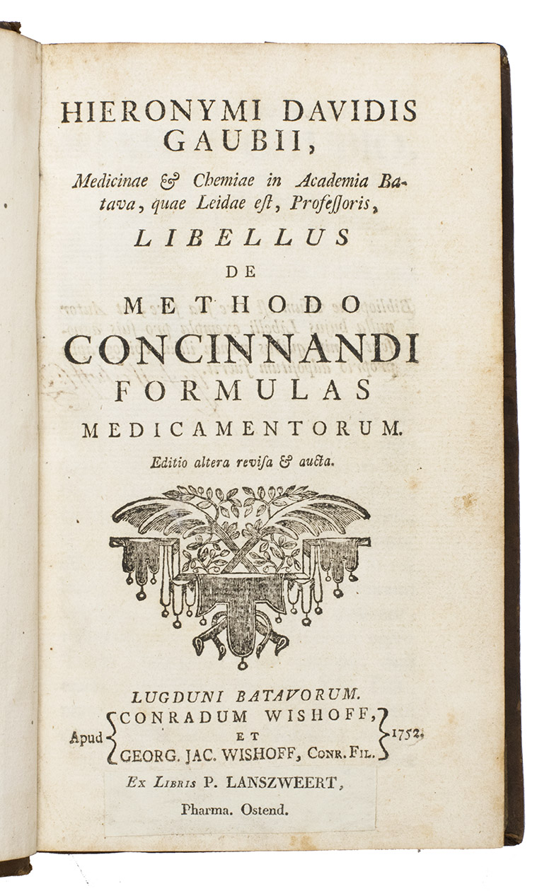 GAUBIUS, Hieronymus David. - Libellus de methodo concinnandi formulas medicamentorum. Editio altera revisa & aucta.Leiden, Coenraad Wishoff & Georgius Jac. Wishoff, Conr. Fil., 1752. 8vo. With woodcut vignette on title-page and 3 interesting historiated woodcut initials. Full calf over boards.