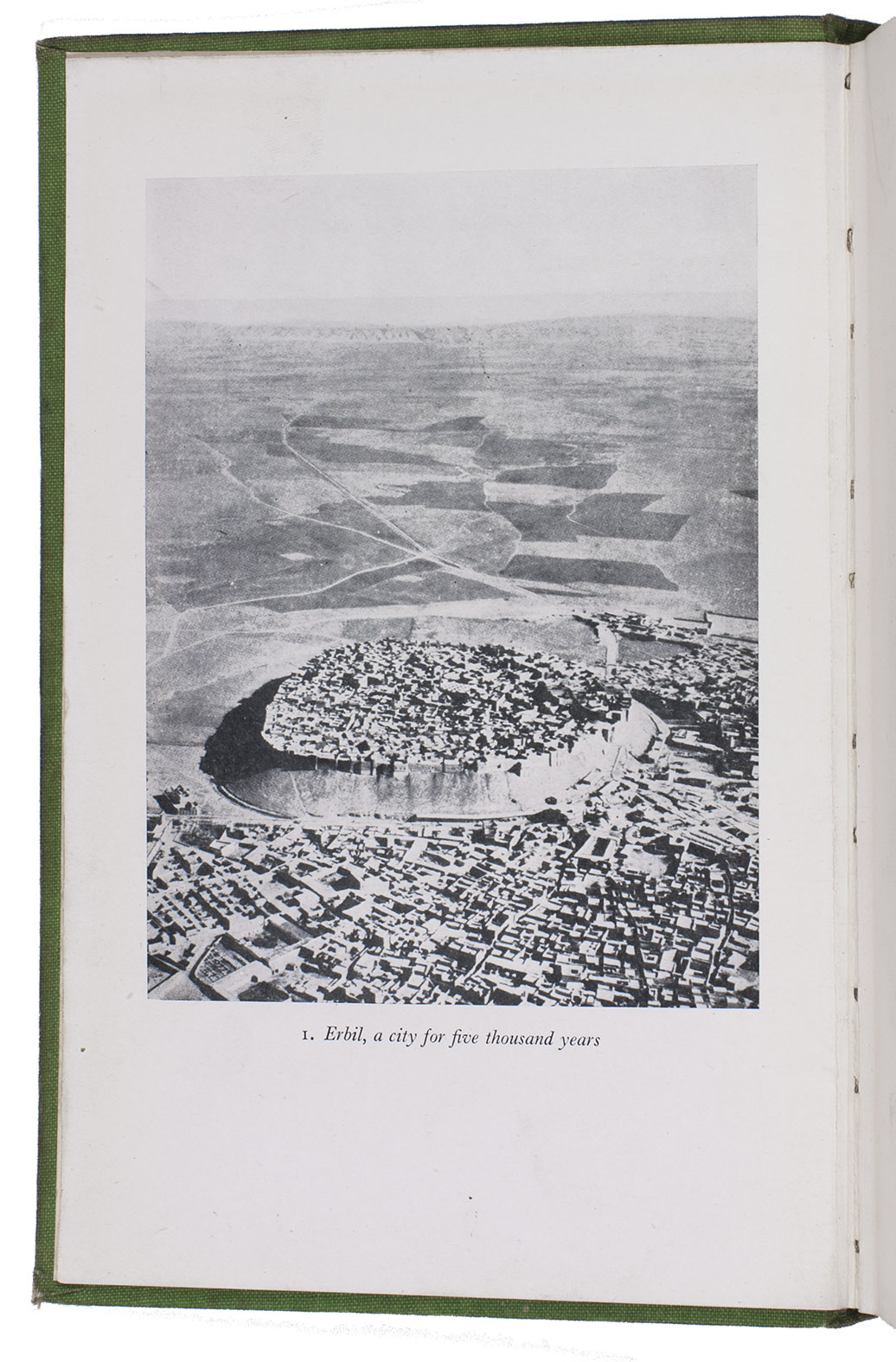 NAVAL INTELLIGENCE DIVISION. [MASON, Kenneth, a.o.]. - Iraq and the Persian Gulf. September 1944. B.R. 524 (restricted) geographical handbook series for official use only.[Oxford,] Naval Intelligence division, 1944. 8vo. With numerous diagrams, reproductions of photographs and (folding) maps, including a loose map in the pocket at the back. Publisher's green cloth.