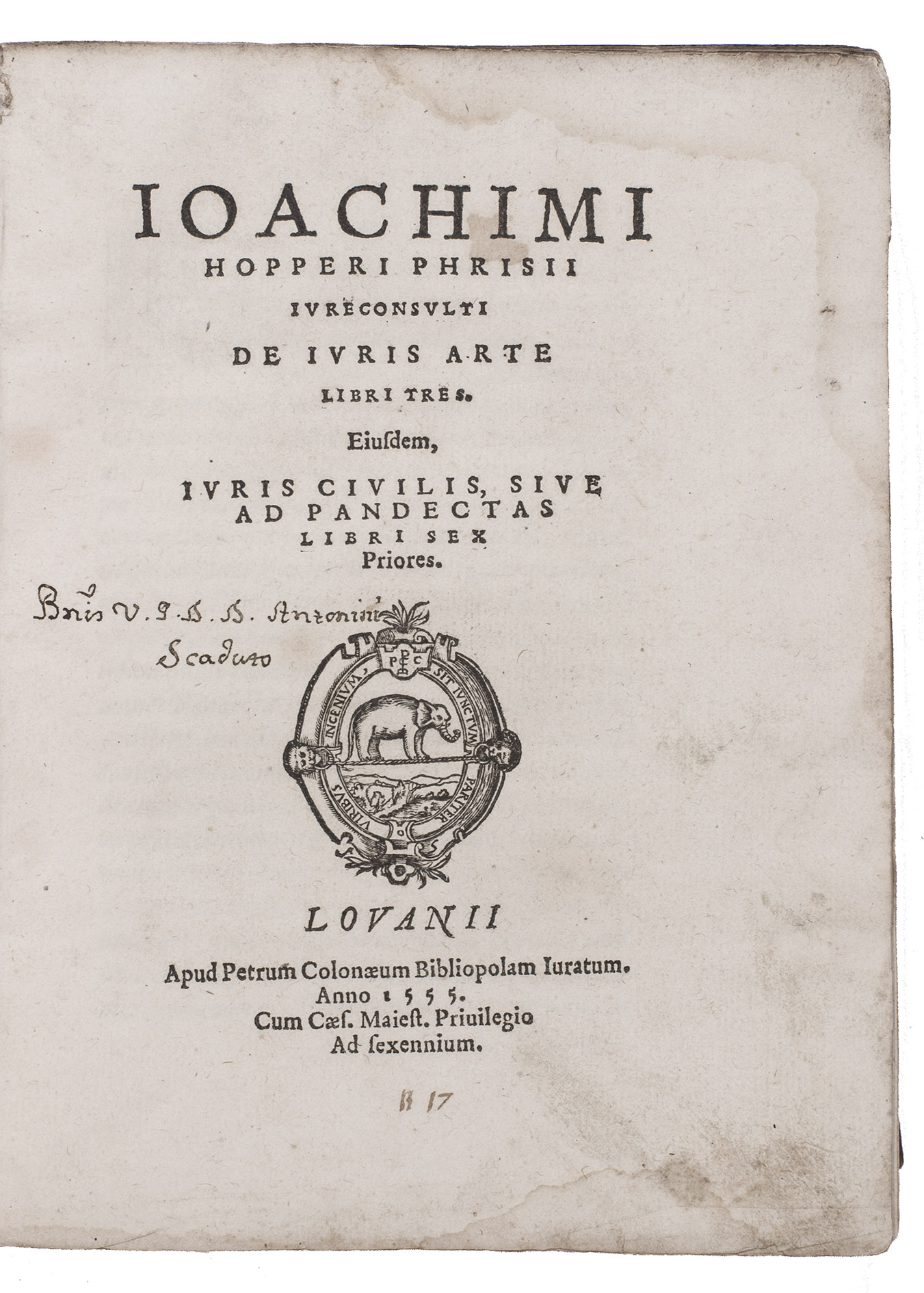 HOPPERS, Joachim. - De juris arte libri tres. Eiusdem, juris civilis, sive ad pandectas libri sex priores.Louvain, Petrus Colinaeus, 1555. 4to. With a woodcut printer's device on title-page (repeated on the last page), and many woodcut initials. Contemporary limp sheepskin parchment.