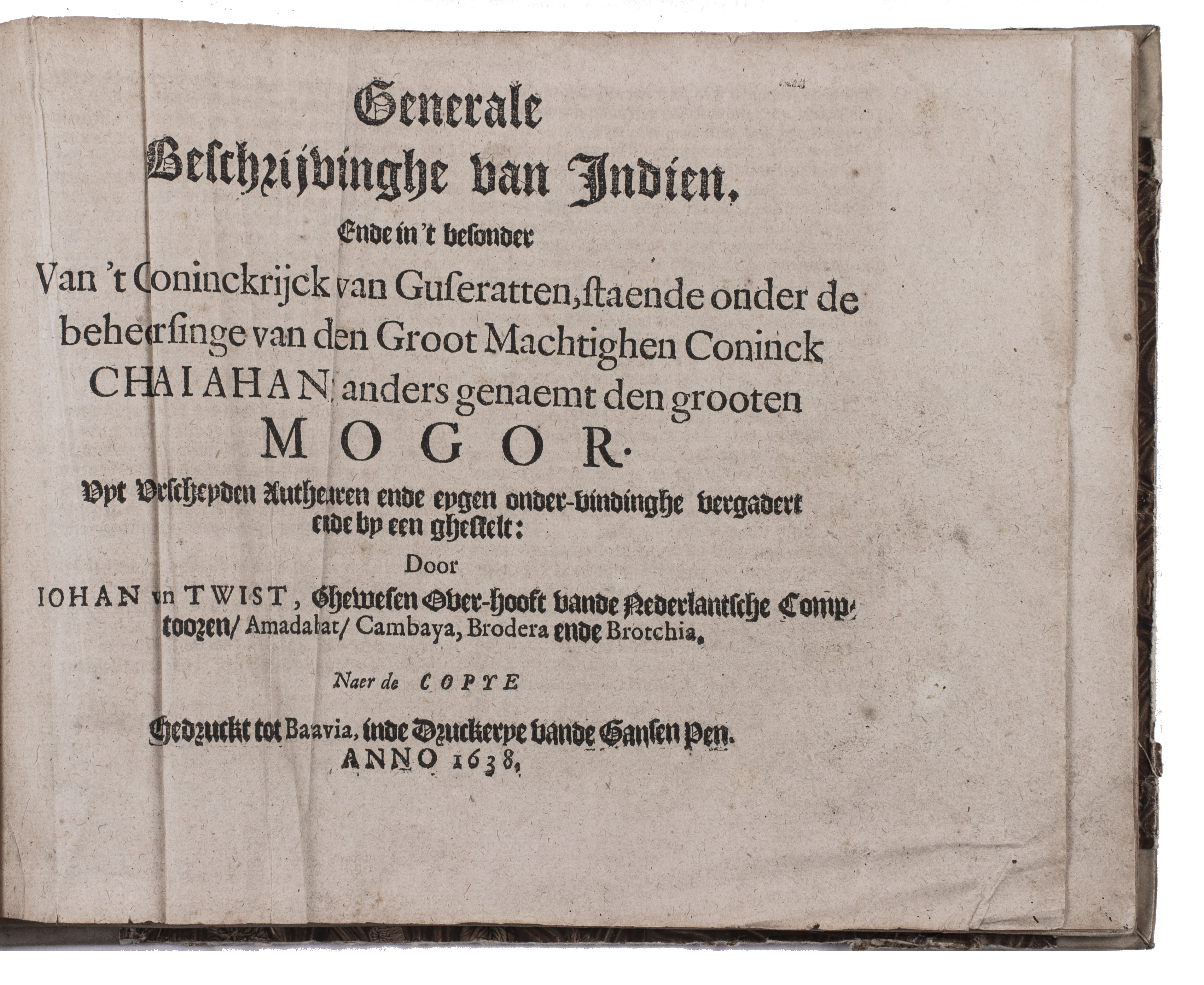 TWIST, Johan van. - Generale beschrijvinghe van Indien. Ende in 't besonder van 't Coninckrijck van Guseratten, staende onder de beheersinge van den groot machtighen coninck Chaiahan: anders genaemt den grooten Mogor. ...Including:- Corte beschrijvinghe van het coninckrijcke Cuncam, ofte Decam, staende onder de beheersinge, van den grootmachtigen Sultan, Mamedh, Idelxa, Coninck van Visiapour.- Aenwijsinge van meest alle custen, drooghten ende reden, om door gansch Indien te seylen.Batavia, Druckerye vande Gansen Pen, 1638 [= Amsterdam, J. Jansonius 1645]. 3 parts in 1 volume. Oblong 4to. Later half vellum.